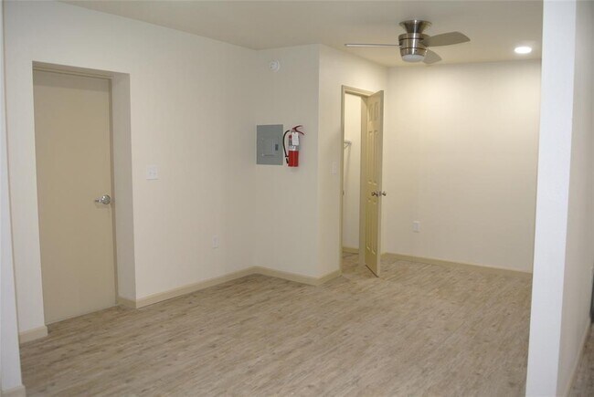 Foto del edificio - 111 W 2nd St