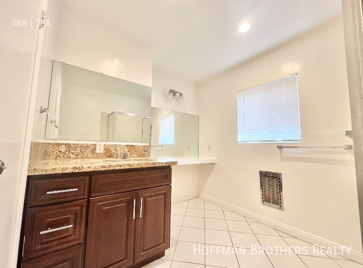 Foto del edificio - 6335 Whitsett Ave