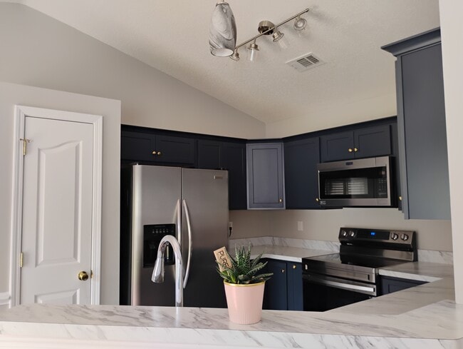 Kitchen - 734 Waterbrook Ln