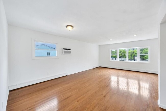 Building Photo - 405 Massapequa Ave