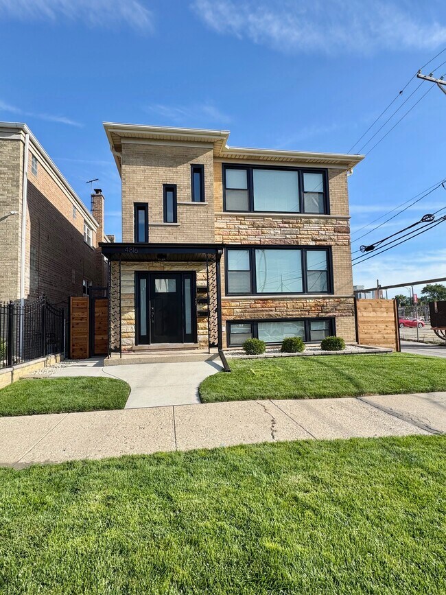 Foto del edificio - 4816 W Henderson St