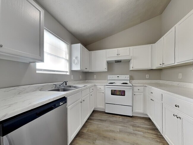 Foto del edificio - 4145 Riverbank Ct