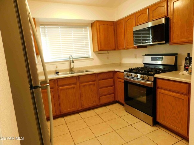 Building Photo - 14024 Tierra Halcon Dr