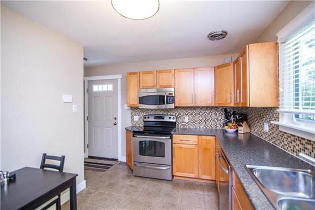 Building Photo - 425 Greenacre Blvd
