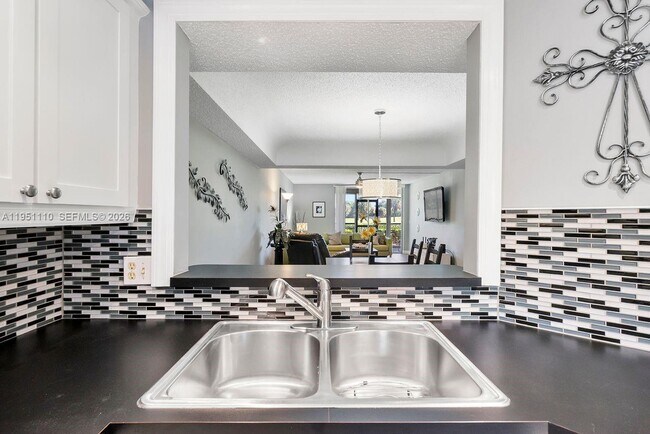 Foto del edificio - 23249 Barwood Ln N