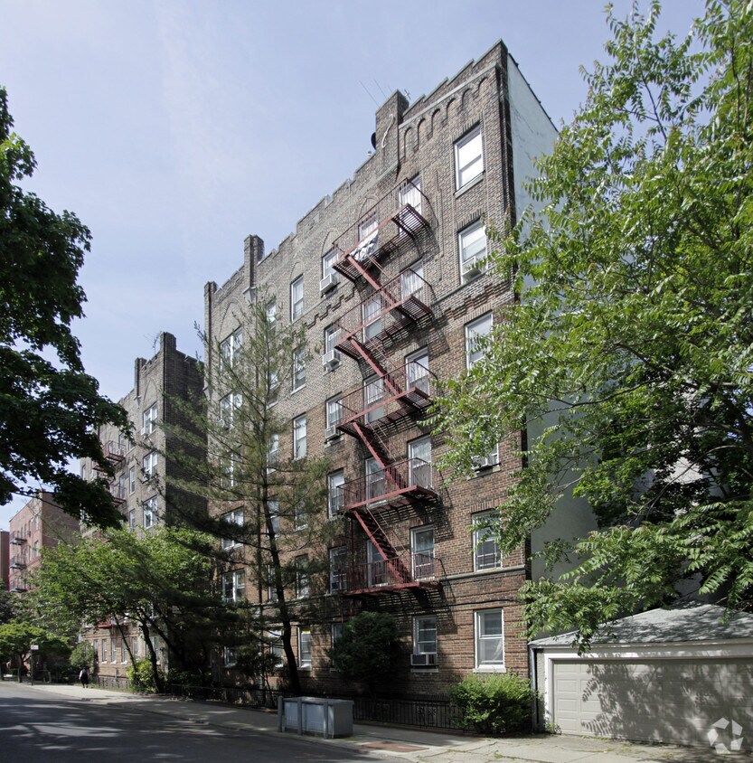 Primary Photo - 1530 E 18th St