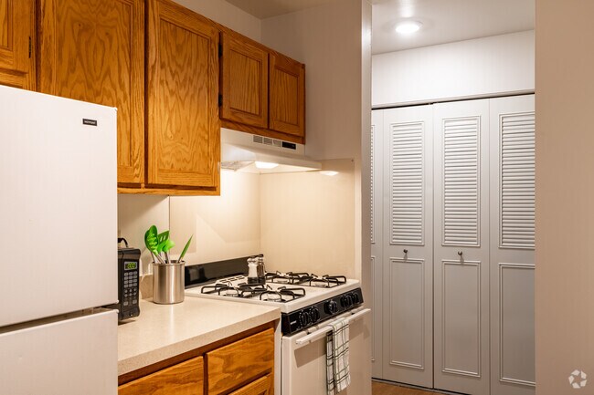 2HAB,1BA-850 ft² - Forest Glen Townhomes