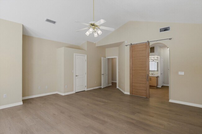 Foto del edificio - 8133 Horizon Lake Dr