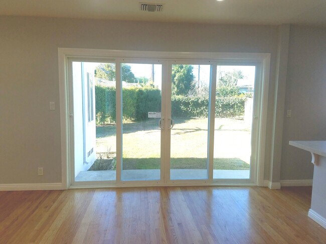 Foto del edificio - Cozy Remodeled 3 Bedroom Home In Culver City!