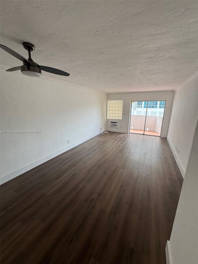 Building Photo - 505 NE 30th St