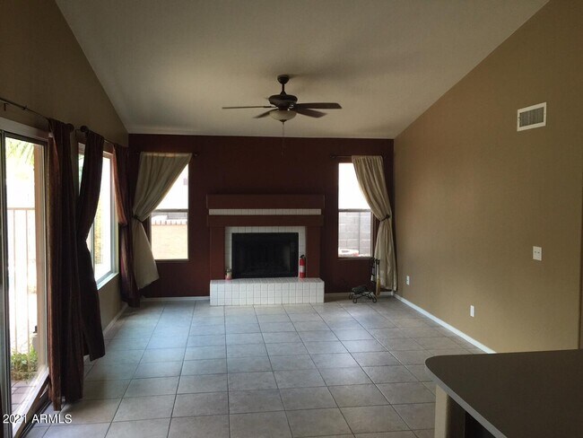 Foto del edificio - 7734 W Cheryl Dr