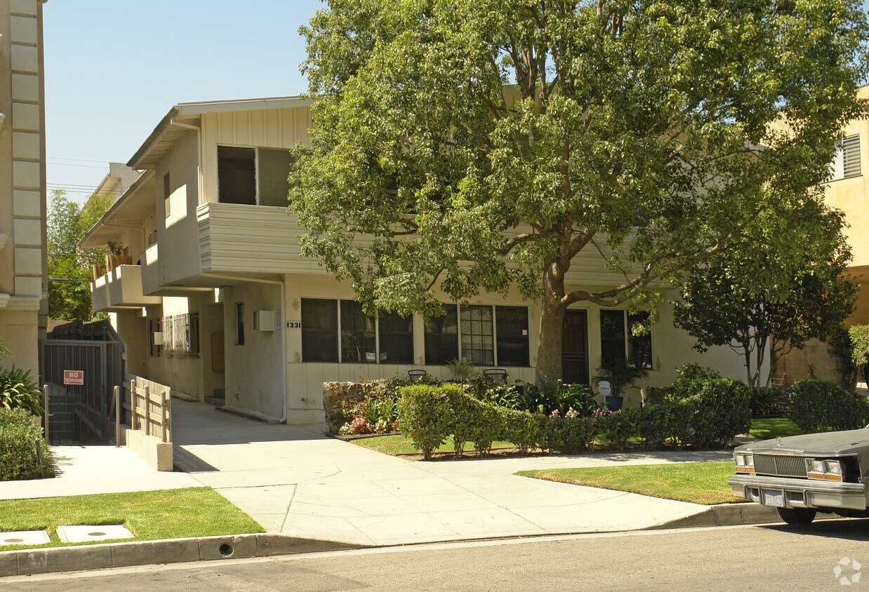 Building Photo - 1331 N Poinsettia Pl