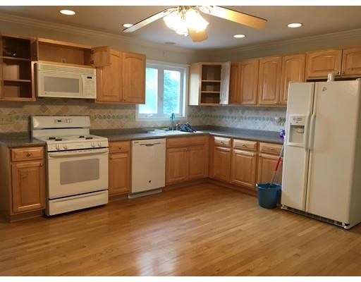 Foto principal - 229 Pleasant St