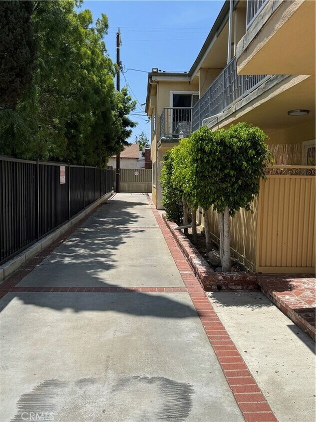 Foto del edificio - 5255 Satsuma Ave