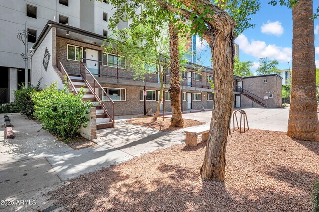 Foto del edificio - 821 N 3rd St