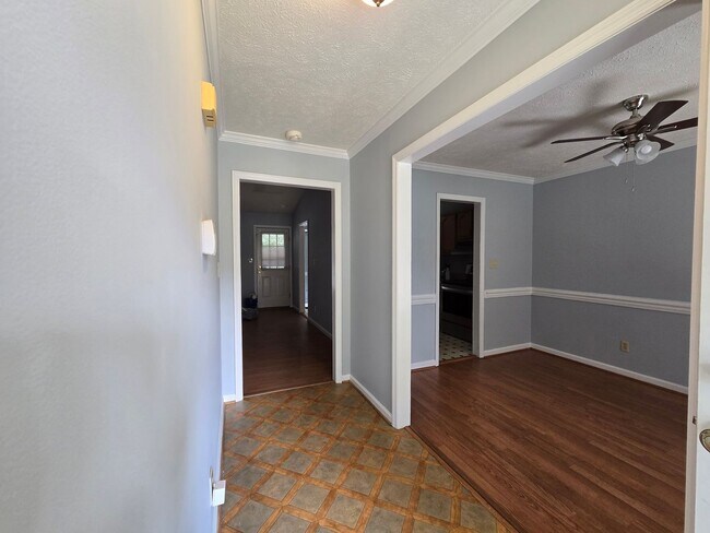 Building Photo - 5090 Summer Ridge Rd