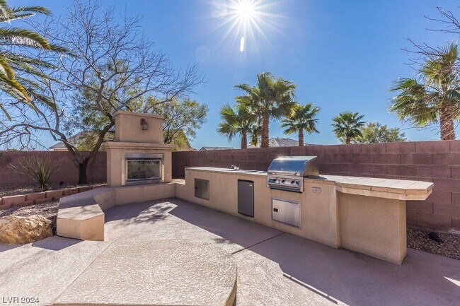 Building Photo - 4712 El Presidente Dr