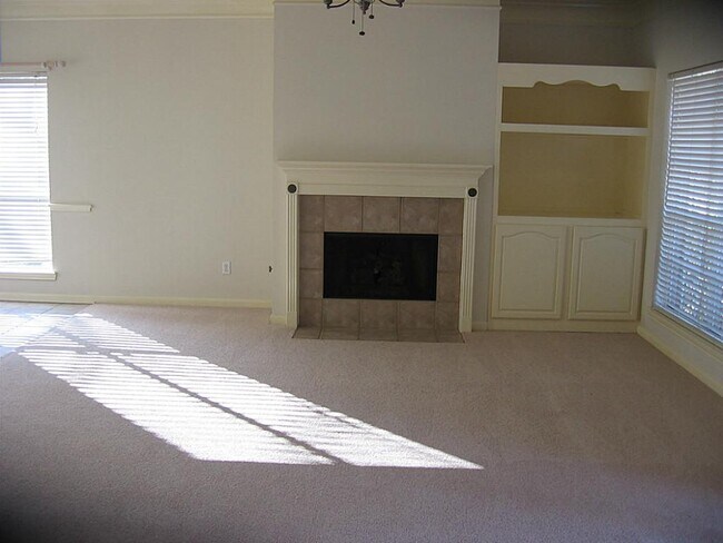 Building Photo - 6535 Woodland Oaks