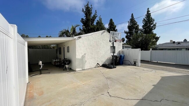 Building Photo - 10452 Balboa Blvd