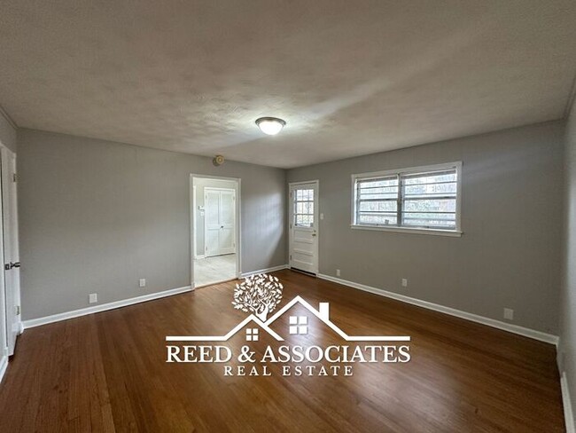 Foto del edificio - 3 Bedroom in Parkway Village - Oakhaven!