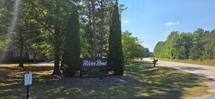 Building Photo - 6000 River Rd