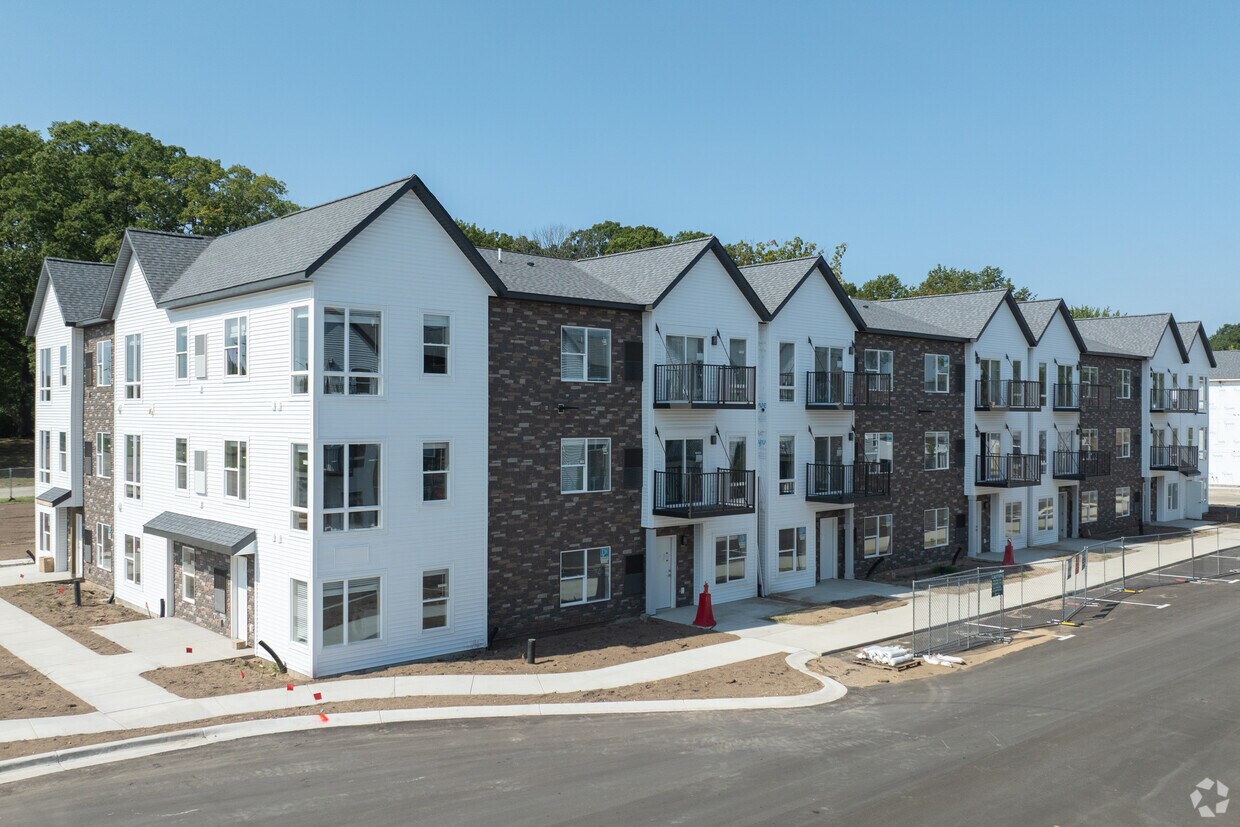 Building Photo - Lakewood Place Apartment Village