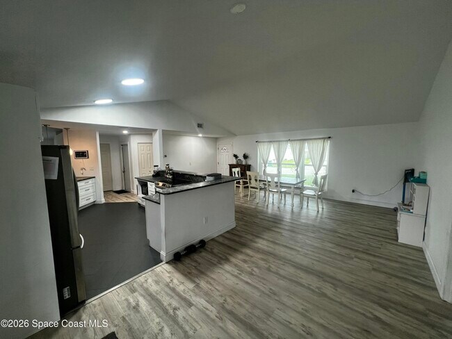 Building Photo - 2300 Hickory Dr