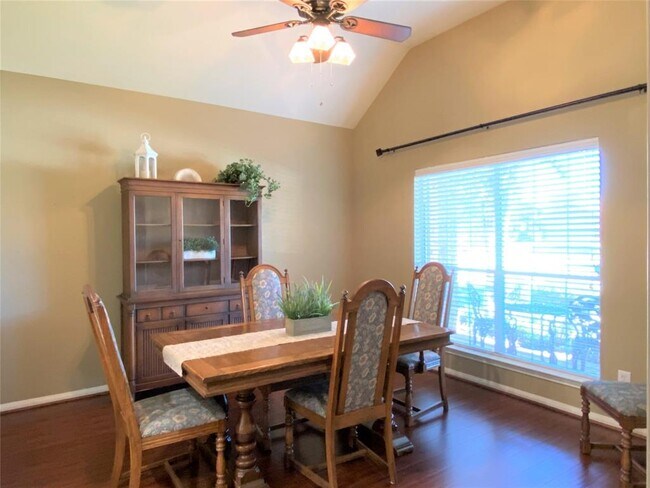 Foto del edificio - 20323 Ray Falls Dr