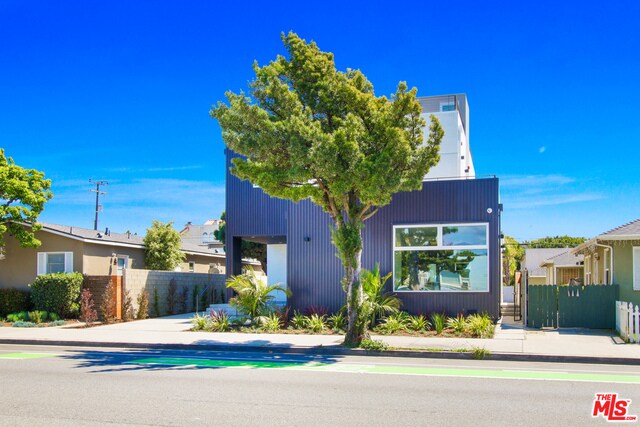 Building Photo - 2318 Ocean Park Blvd