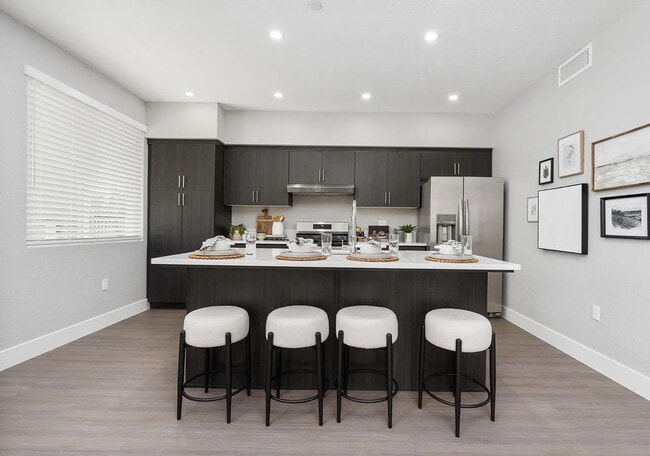 Building Photo - The Palms Luxury Apartments