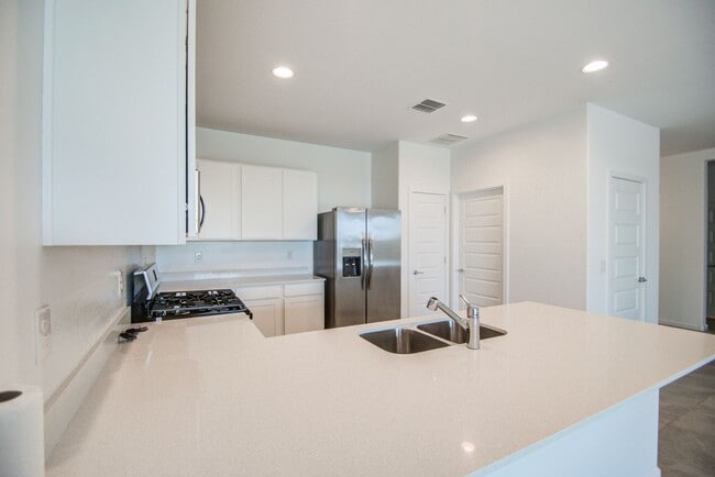 Building Photo - Bella Vista Farms 3 bedrooms!!