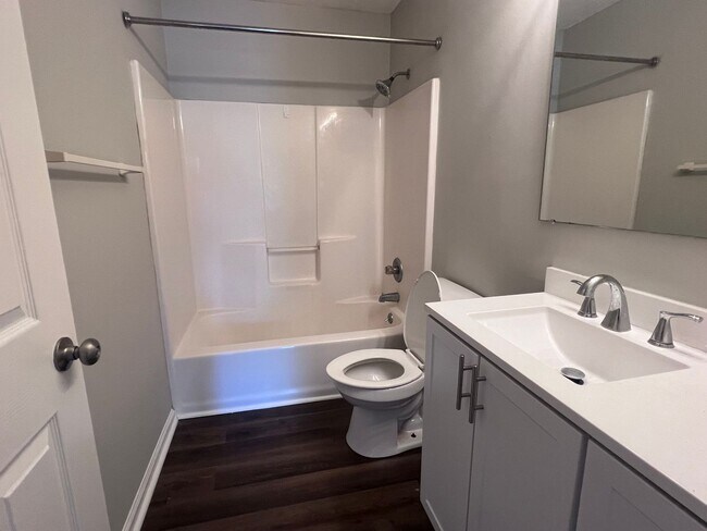 Building Photo - 2905 Raintree Dr