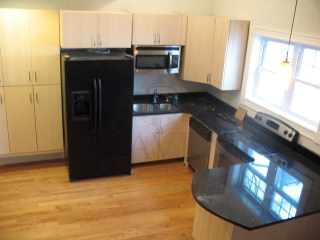 Primary Photo - 231 Holland St