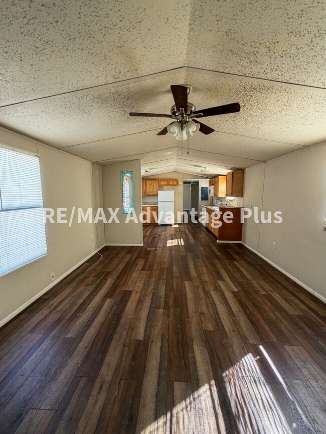 Building Photo - 3-Bedroom Home in a Private Setting