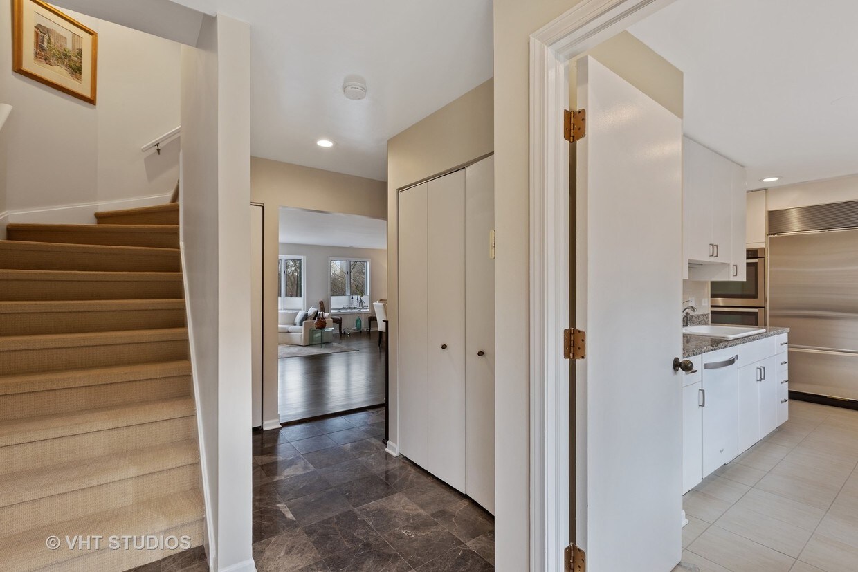 Foto principal - 1720 N LaSalle Dr