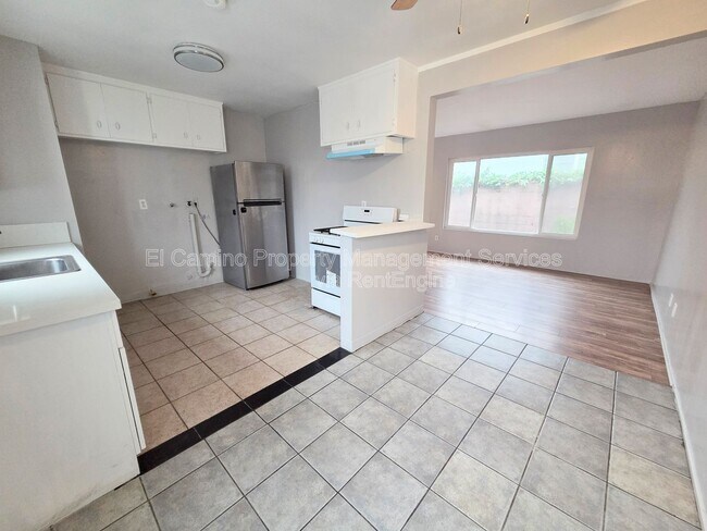 Foto del edificio - 3050 E 64th St