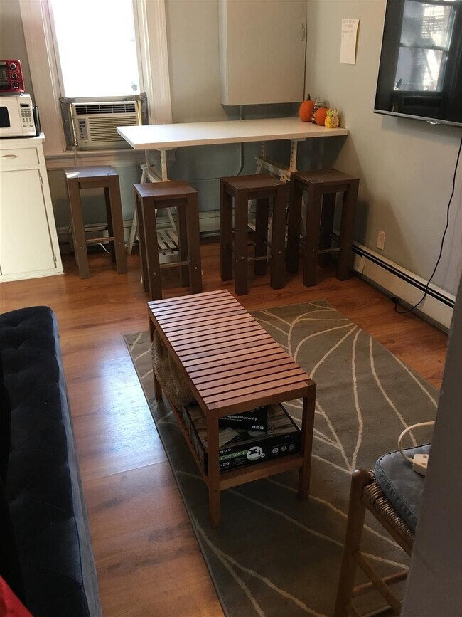 Building Photo - 307 2nd St