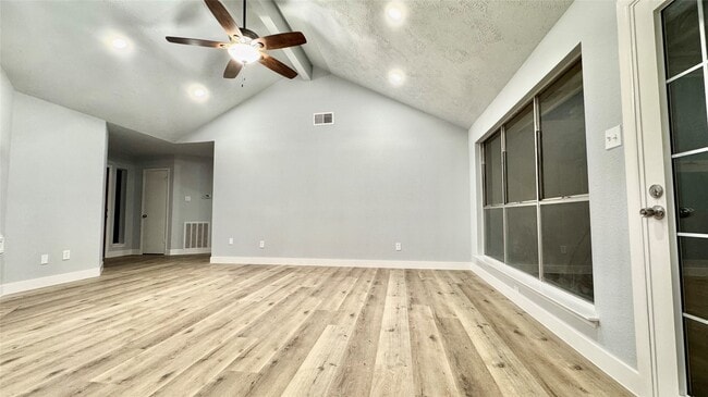 Foto del edificio - 415 Starborough Dr