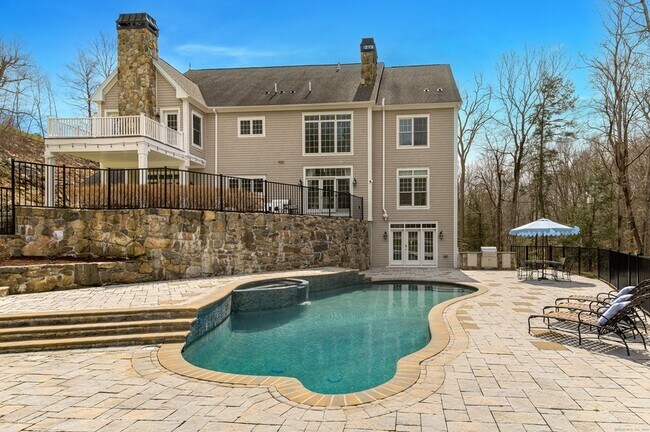 Foto del edificio - 158 Rippowam Road