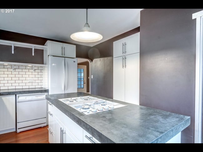 French door refrigerator, dishwasher - 4709 NE 15th Ave