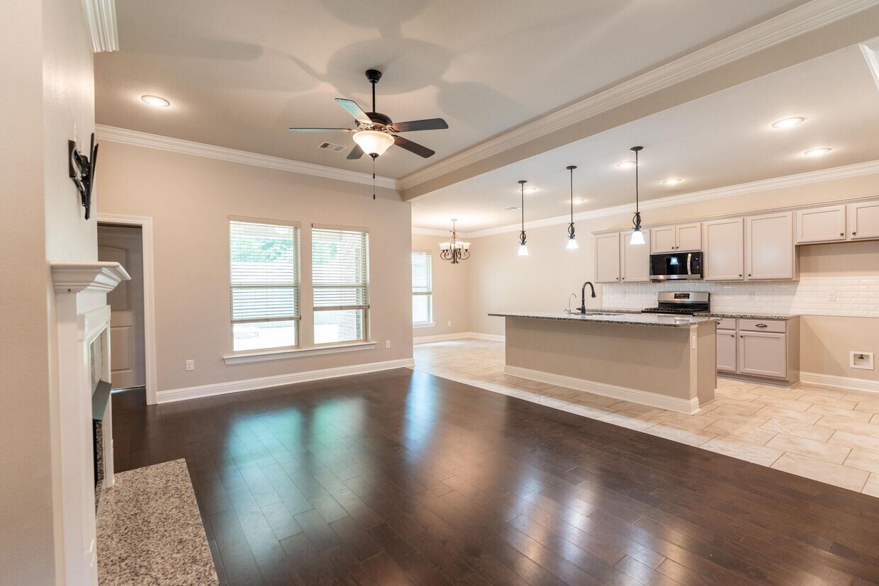 Primary Photo - Beautiful 3 bed/2 bath home in Willow Heights