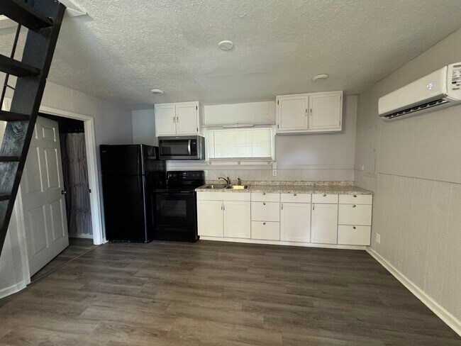Foto del edificio - 1058 Johnnie Bud Ln