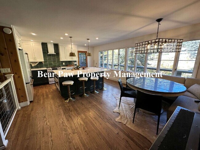 Foto del edificio - Cozy FURNISHED or  Unfurnished  2-Bed, 2-Bath Haven  on the creek!