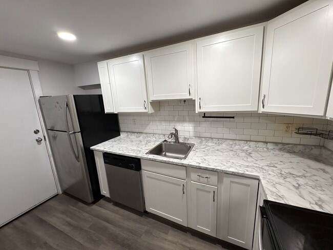 Building Photo - 28 Cliff St