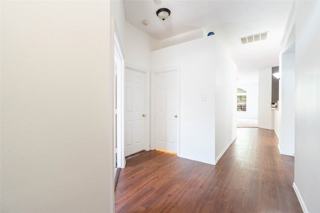 Building Photo - 904 Westminister Ave