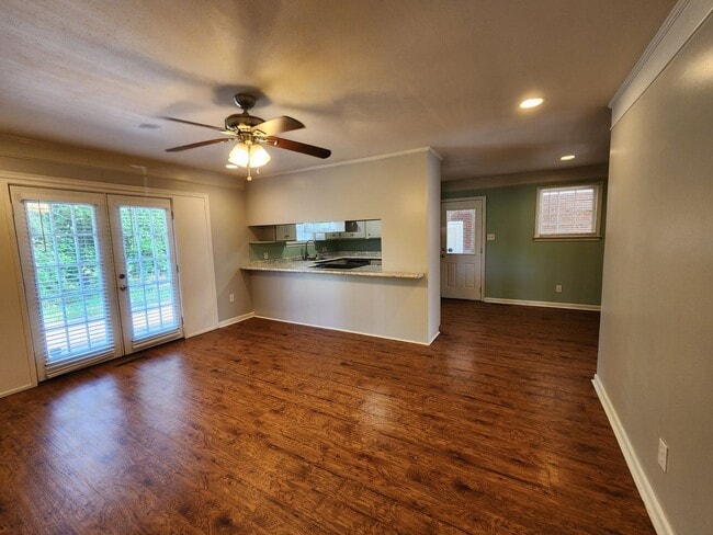 Foto del edificio - Charming 3BR/2BA Brick Home with Vintage Flair, Expansive Backyard & Walk to VSU!