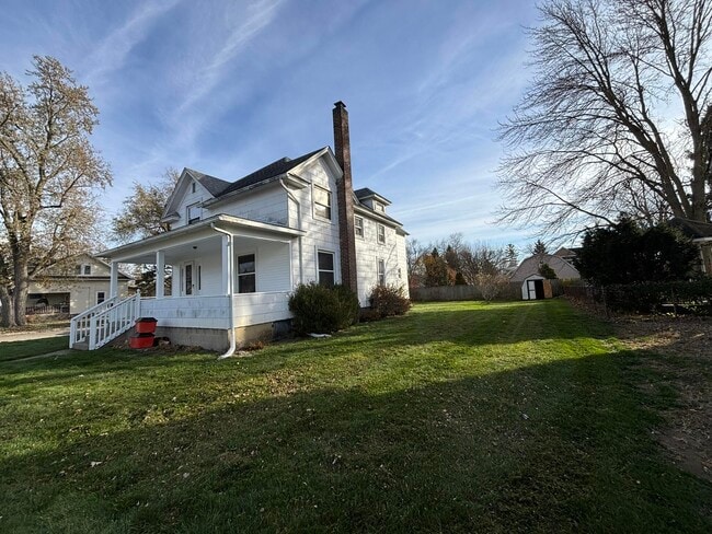 Building Photo - 428 Ideal St