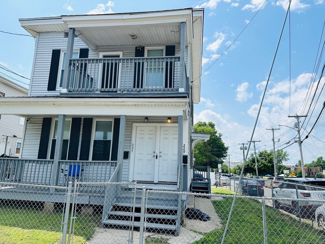 Foto principal - 227 Newfield Ave