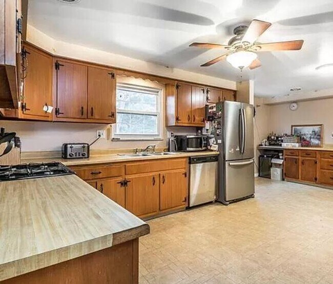 Building Photo - 119 Snell Dr, Coraopolis, PA, 15108
