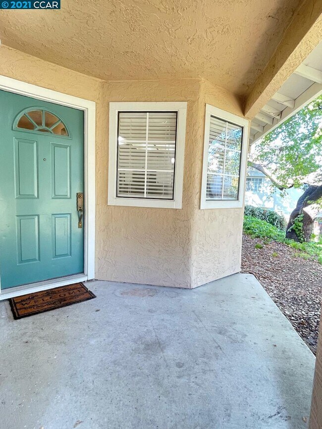 Foto del edificio - 1002 Pinehurst Ct